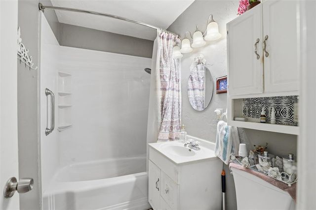 629 N Broadway, Edmond, OK 73034