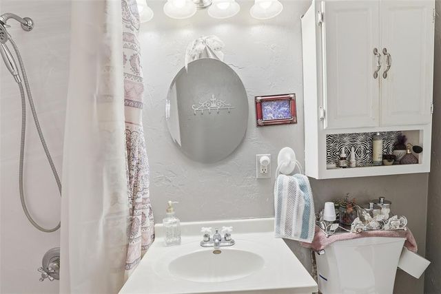 629 N Broadway, Edmond, OK 73034