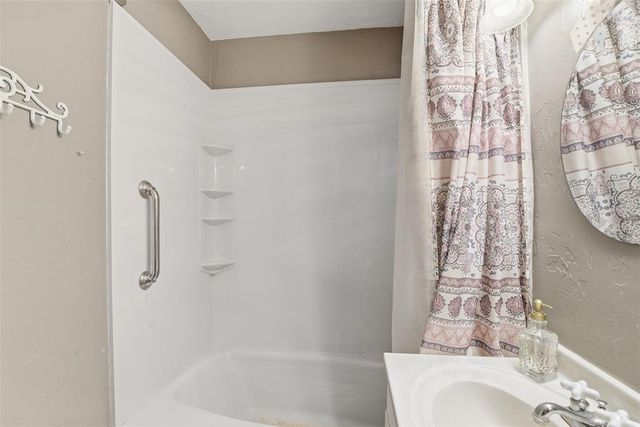 629 N Broadway, Edmond, OK 73034