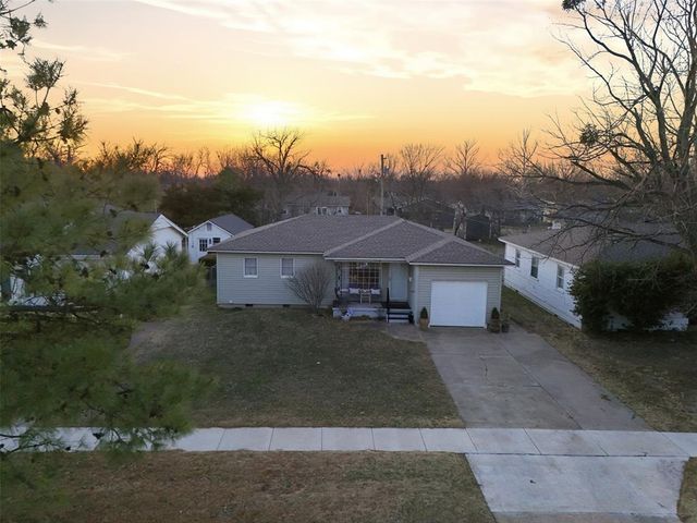 629 N Broadway, Edmond, OK 73034