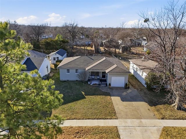 629 N Broadway, Edmond, OK 73034