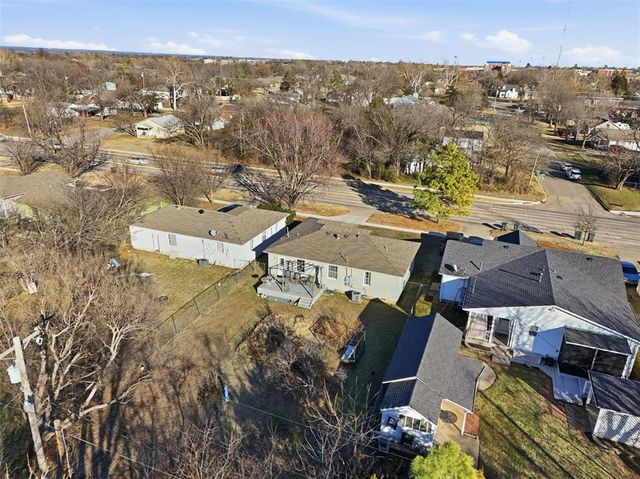 629 N Broadway, Edmond, OK 73034