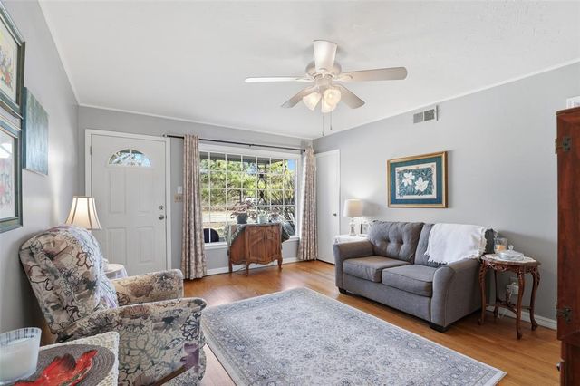 629 N Broadway, Edmond, OK 73034