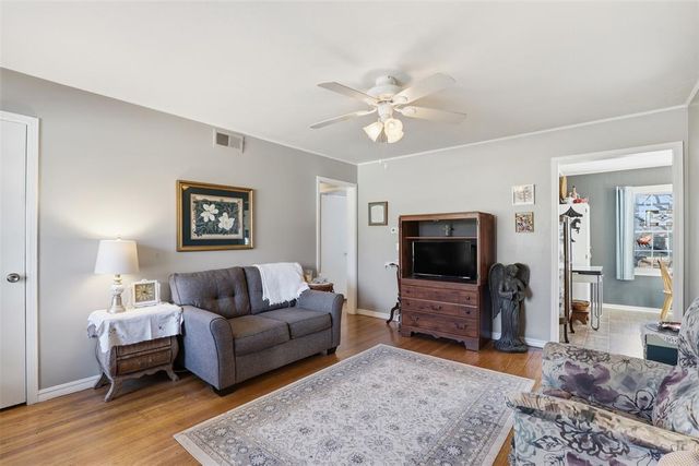 629 N Broadway, Edmond, OK 73034