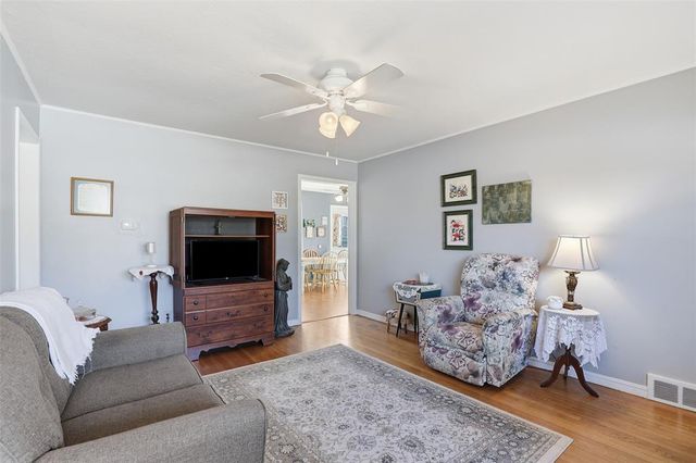 629 N Broadway, Edmond, OK 73034