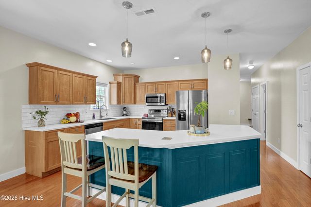 126 Leeward Lane, Hampstead, NC 28443