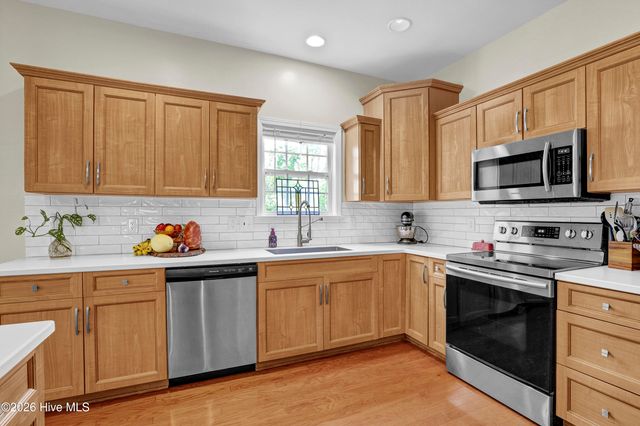 126 Leeward Lane, Hampstead, NC 28443