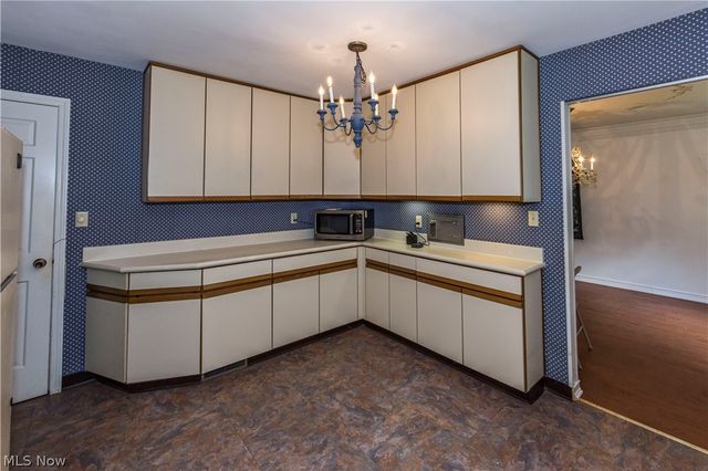 2070 White Pond Drive, Akron, OH 44313