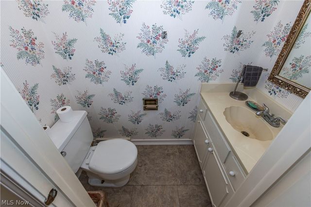 2070 White Pond Drive, Akron, OH 44313