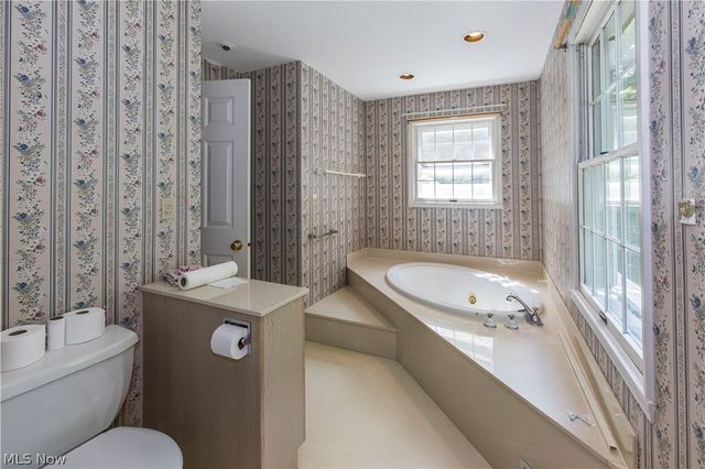 2070 White Pond Drive, Akron, OH 44313