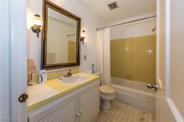 2070 White Pond Drive, Akron, OH 44313