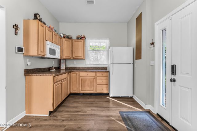 17 Cooper Drive, Howell, NJ 07731
