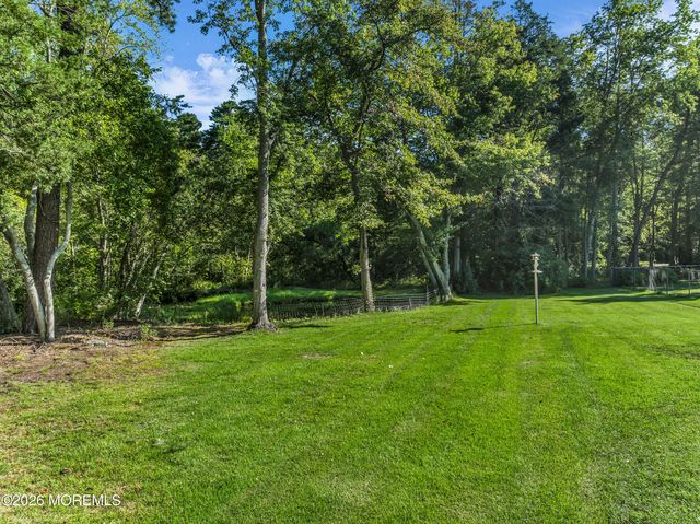 17 Cooper Drive, Howell, NJ 07731