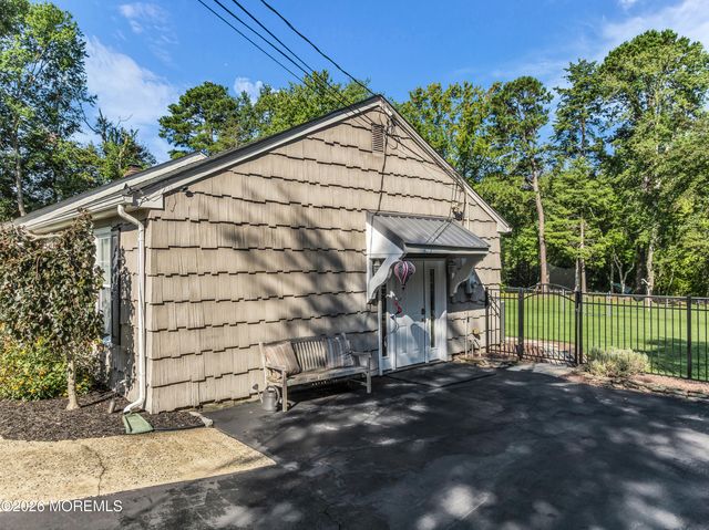17 Cooper Drive, Howell, NJ 07731