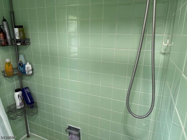 301 Valley Rd, Clifton City, NJ 07013