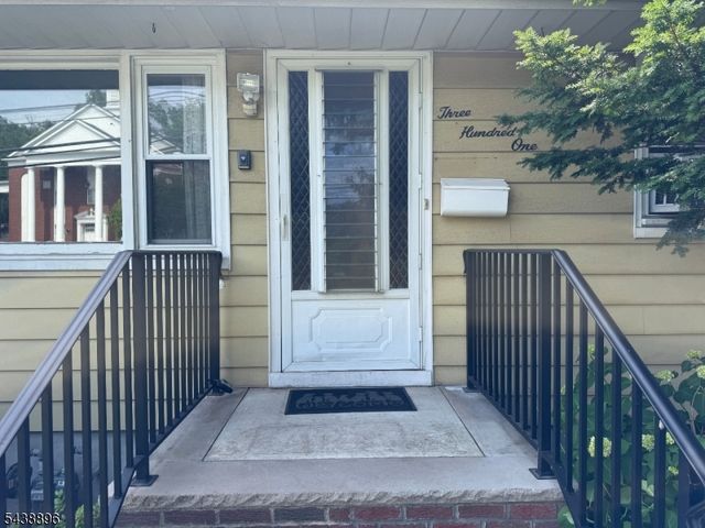 301 Valley Rd, Clifton City, NJ 07013
