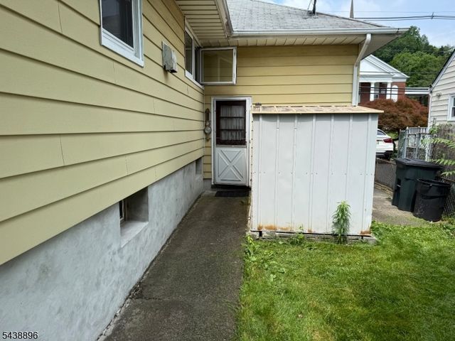 301 Valley Rd, Clifton City, NJ 07013