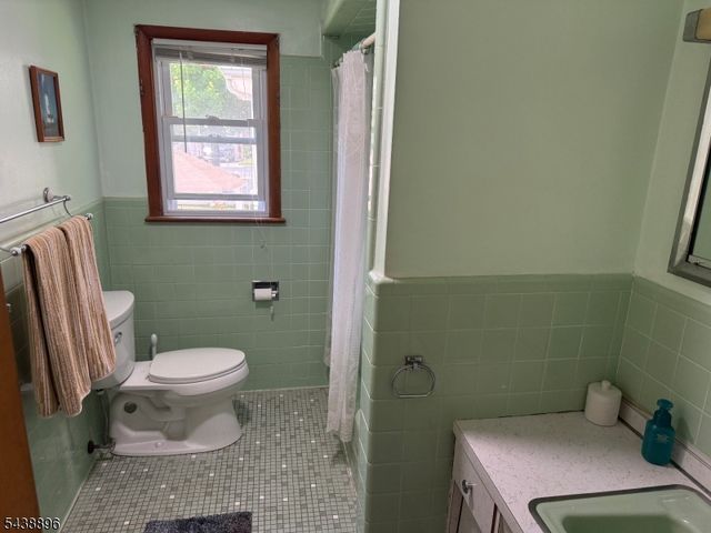 301 Valley Rd, Clifton City, NJ 07013