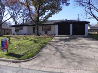 121 N Wisteria Street, Mansfield, TX 76063