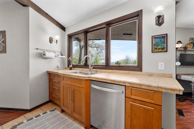 E655 Woodridge Drive, Eau Claire, WI 54701