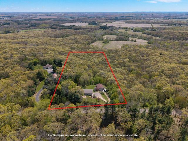 E655 Woodridge Drive, Eau Claire, WI 54701