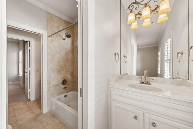 24 Hackberry Lane B, Houston, TX 77027