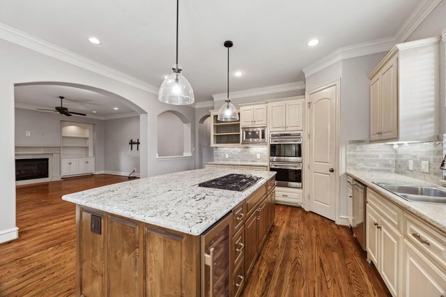 24 Hackberry Lane B, Houston, TX 77027