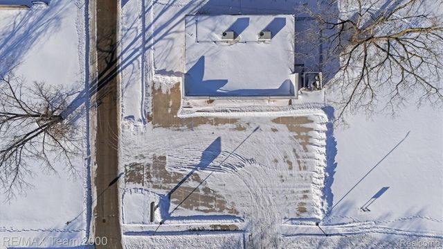 8498 Wayne Road, Romulus, MI 48174