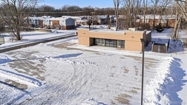 8498 Wayne Road, Romulus, MI 48174