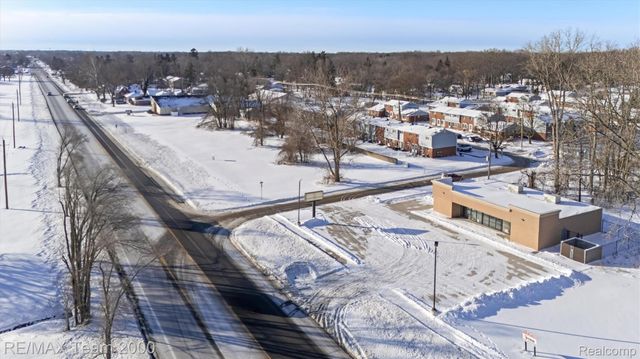 8498 Wayne Road, Romulus, MI 48174