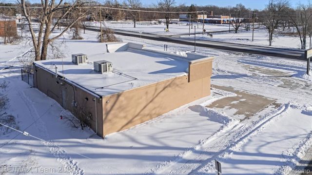 8498 Wayne Road, Romulus, MI 48174