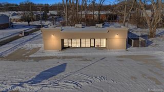 8498 Wayne Road, Romulus, MI 48174