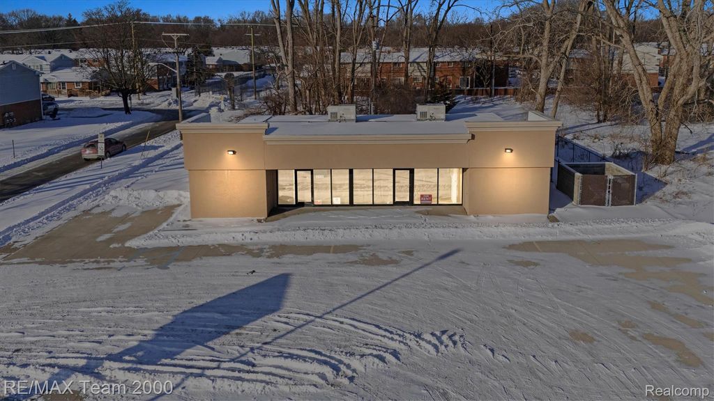 8498 Wayne Road, Romulus, MI 48174