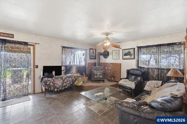 38742 Scravel Hill Rd NE, Albany, OR 97322