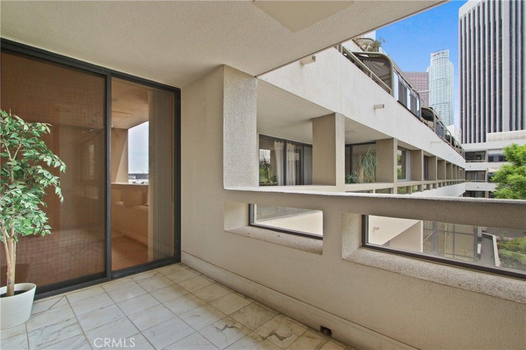 Image 10 of property listing at 121 S Hope Street 318, Los Angeles, CA 90012