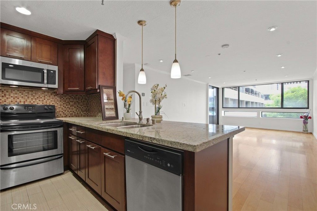 Image 4 of property listing at 121 S Hope Street 318, Los Angeles, CA 90012