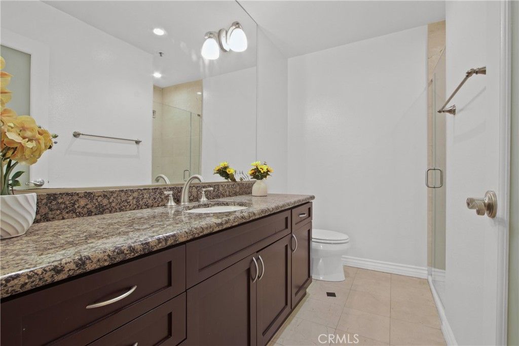 Image 7 of property listing at 121 S Hope Street 318, Los Angeles, CA 90012