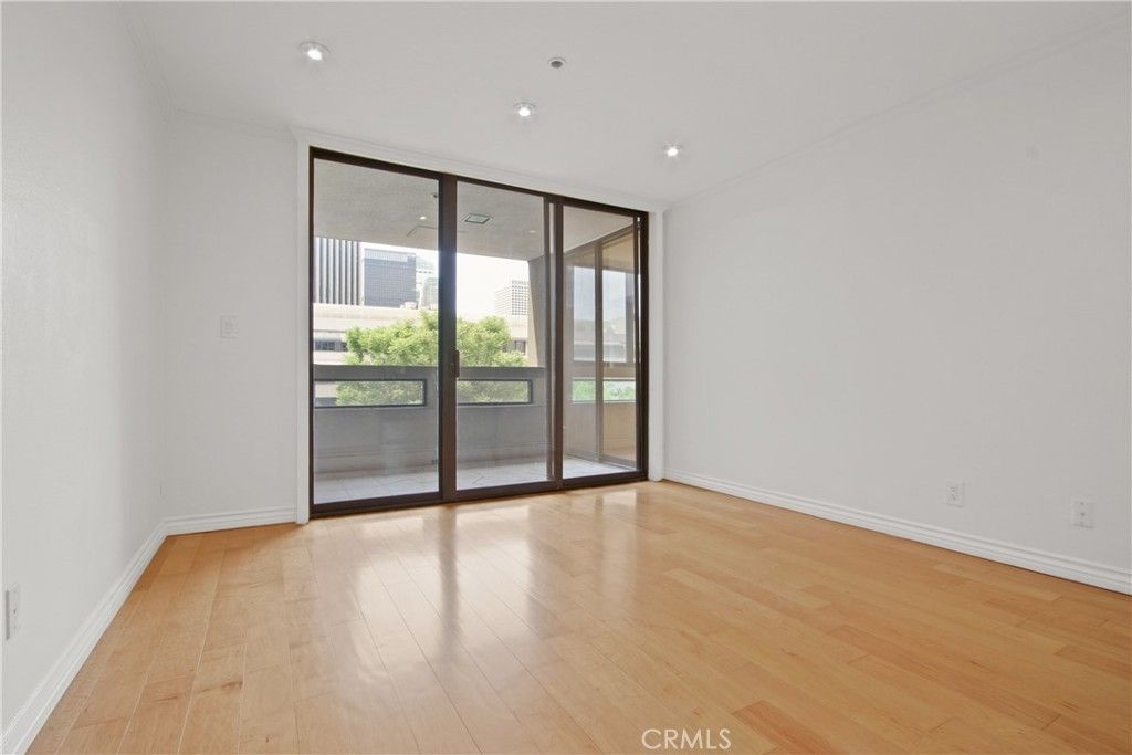 Image 8 of property listing at 121 S Hope Street 318, Los Angeles, CA 90012