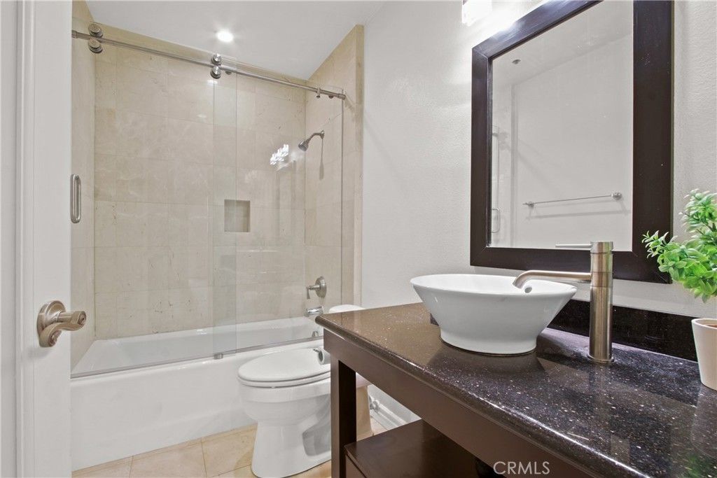 Image 9 of property listing at 121 S Hope Street 318, Los Angeles, CA 90012