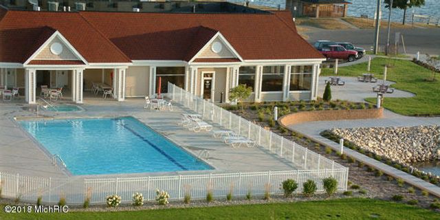 224 Lakeside Drive, Ludington, MI 49431