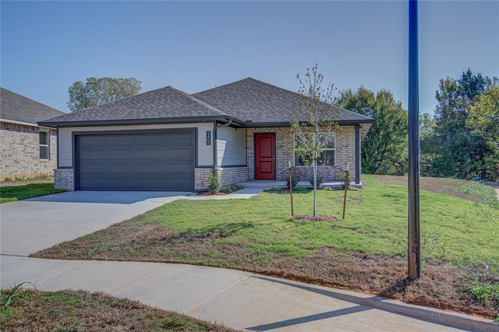 2405 S 27th Court, Chickasha, OK 73018