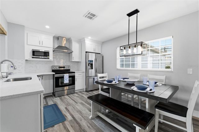 2607 W CREST AVENUE, Tampa, FL 33614