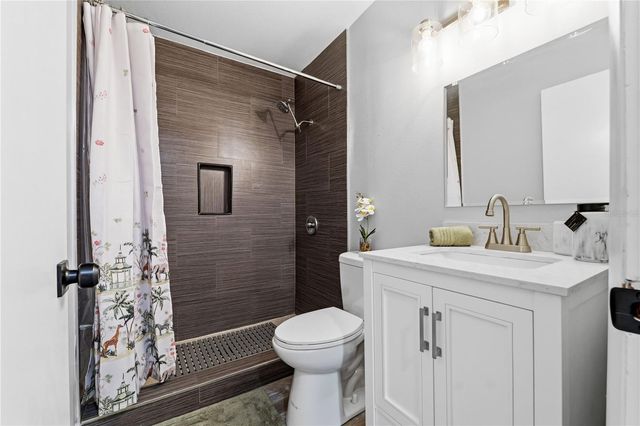 2607 W CREST AVENUE, Tampa, FL 33614