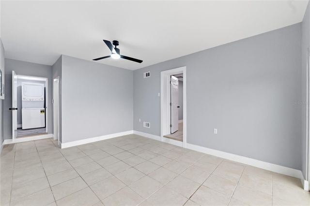 2607 W CREST AVENUE, Tampa, FL 33614