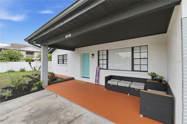 2607 W CREST AVENUE, Tampa, FL 33614