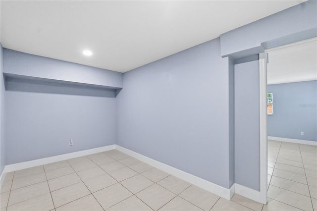 2607 W CREST AVENUE, Tampa, FL 33614