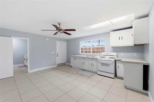 2607 W CREST AVENUE, Tampa, FL 33614