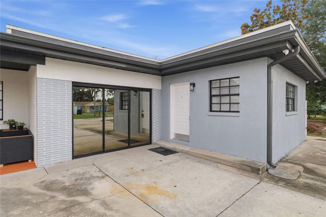 2607 W CREST AVENUE, Tampa, FL 33614