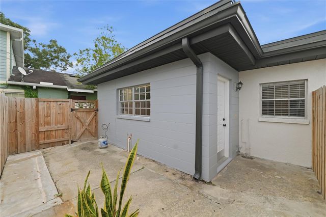 2607 W CREST AVENUE, Tampa, FL 33614