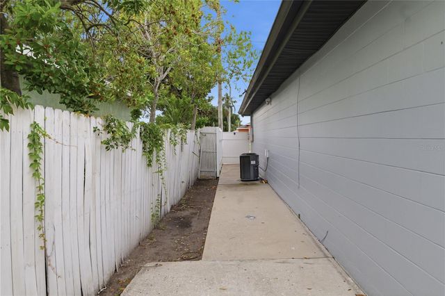 2607 W CREST AVENUE, Tampa, FL 33614